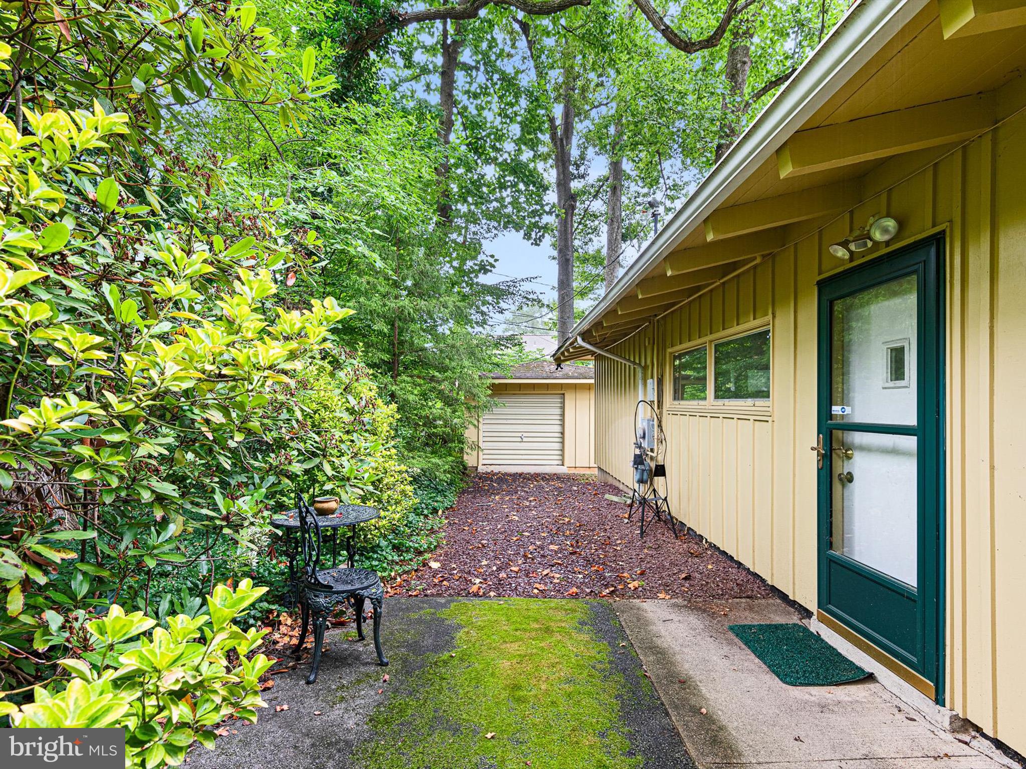 NOTTINGHAM MANOR - Residential Lease