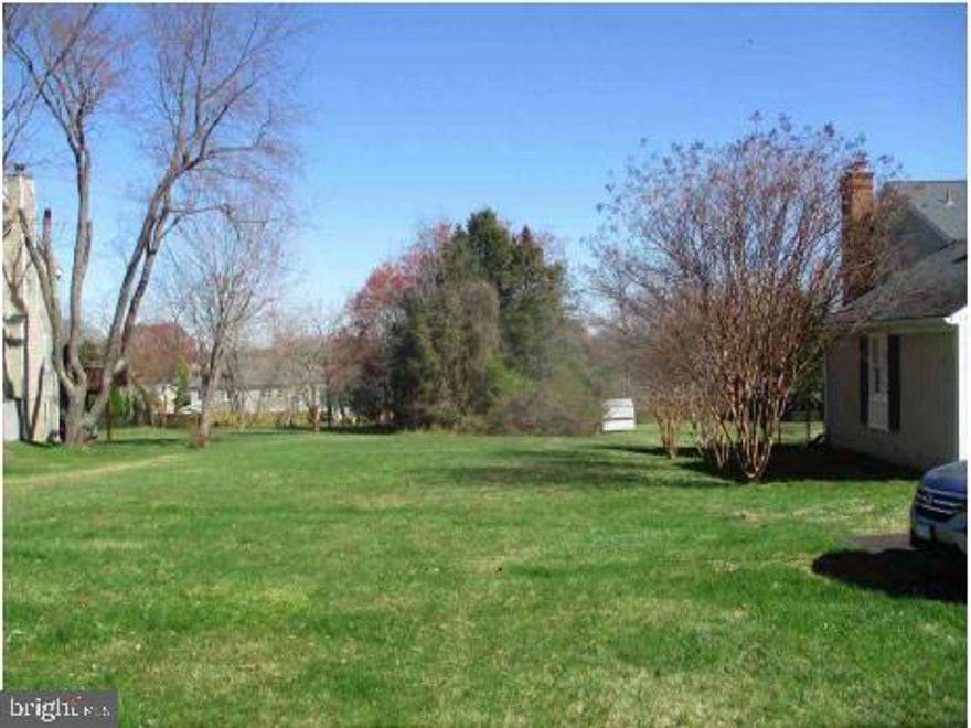 Embark on your vision for the perfect home on this expansive half-acre buildable lot at 6214 Cottonwood St, McLean, VA! This pristine property offers a blank
canvas for your dream residence in a tranquil neighborhood setting. With ample space and a prime location in McLean, you have the opportunity to create a
custom home tailored to your exact specifications. Enjoy easy access to vibrant shopping centers, and scenic parks from this coveted address. Don't miss the
chance to make 6214 Cottonwood St the foundation for your future in the heart of McLean!