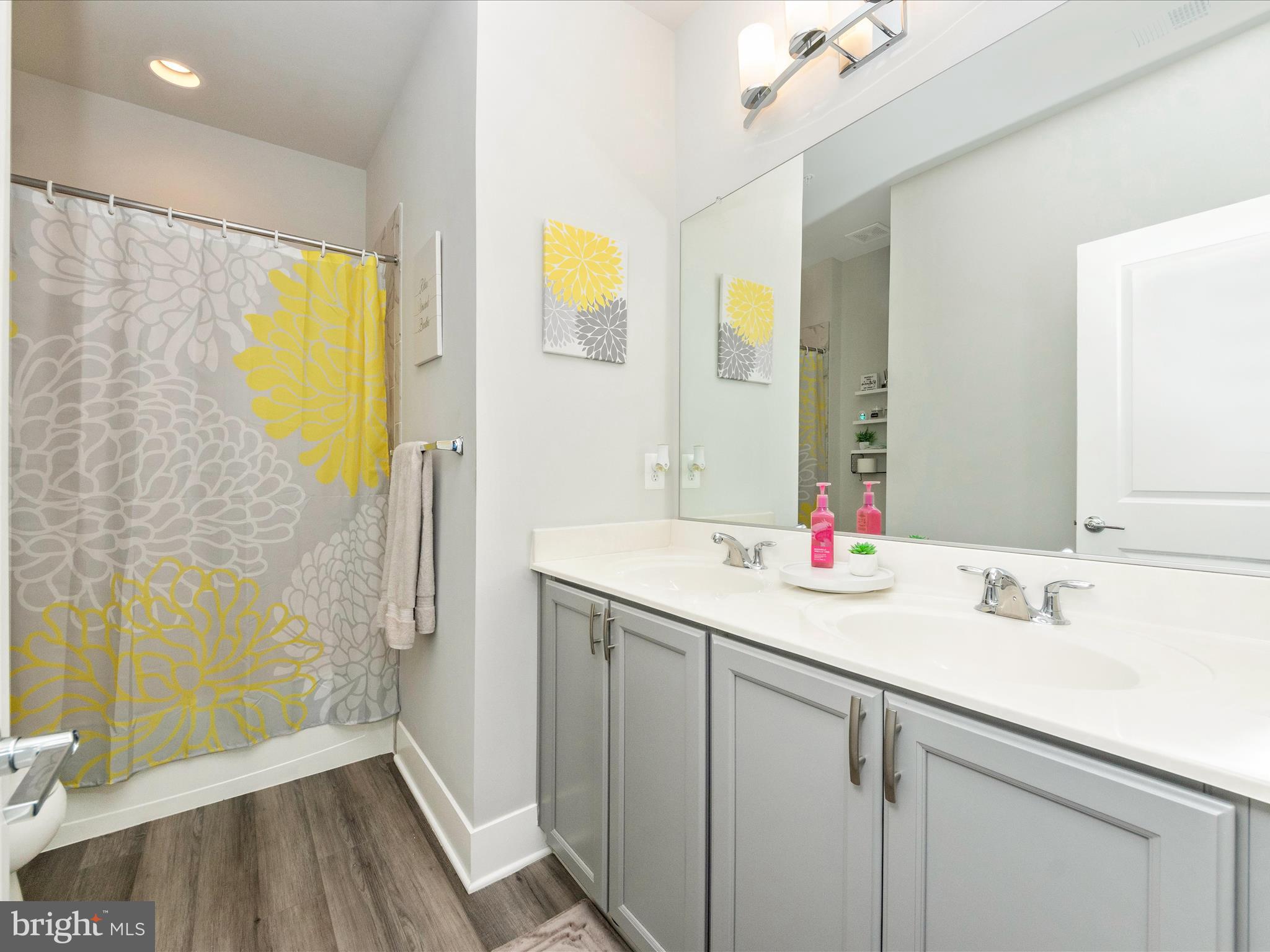 TWO RIVERS - Residential