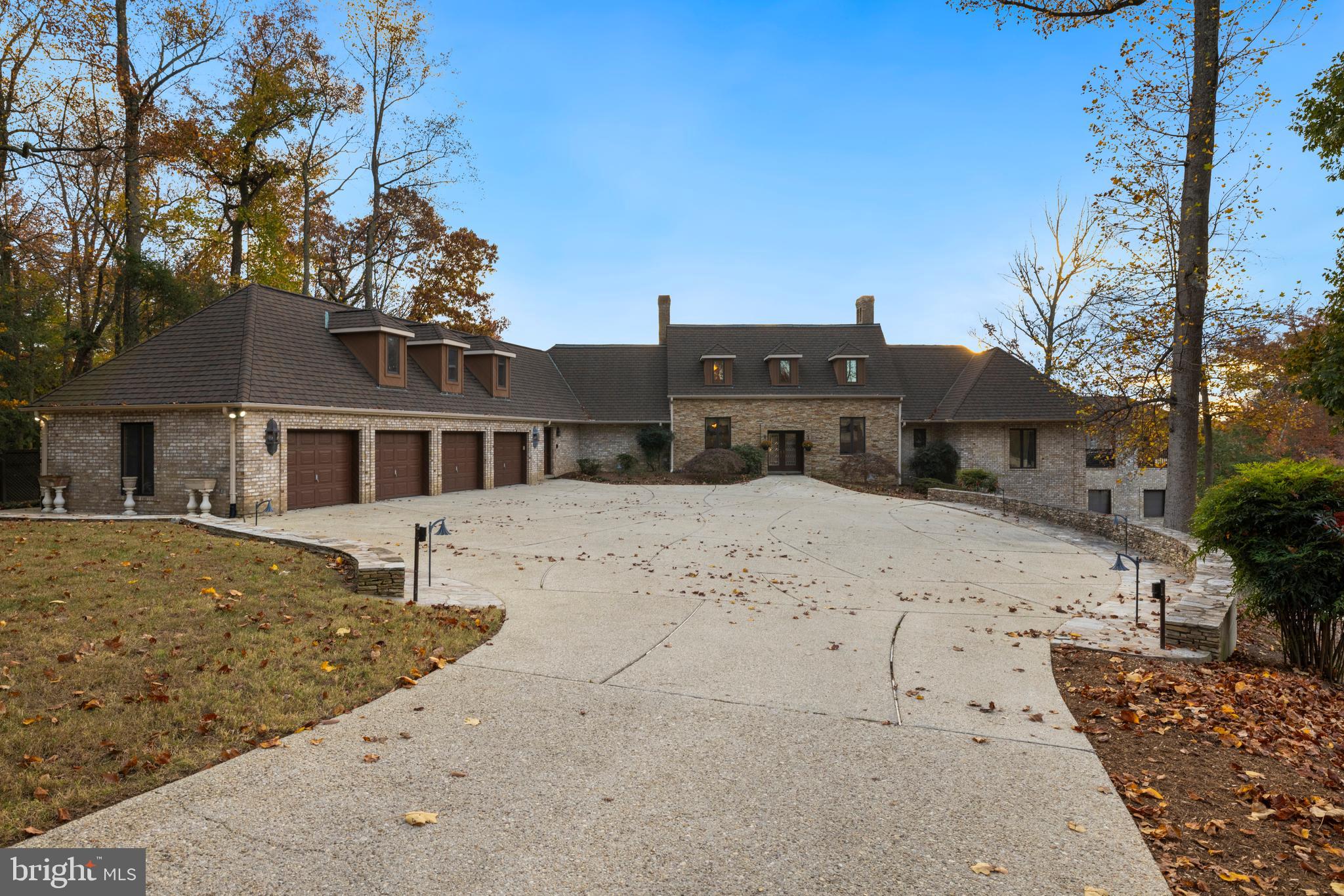 SHADOW POINT - Residential