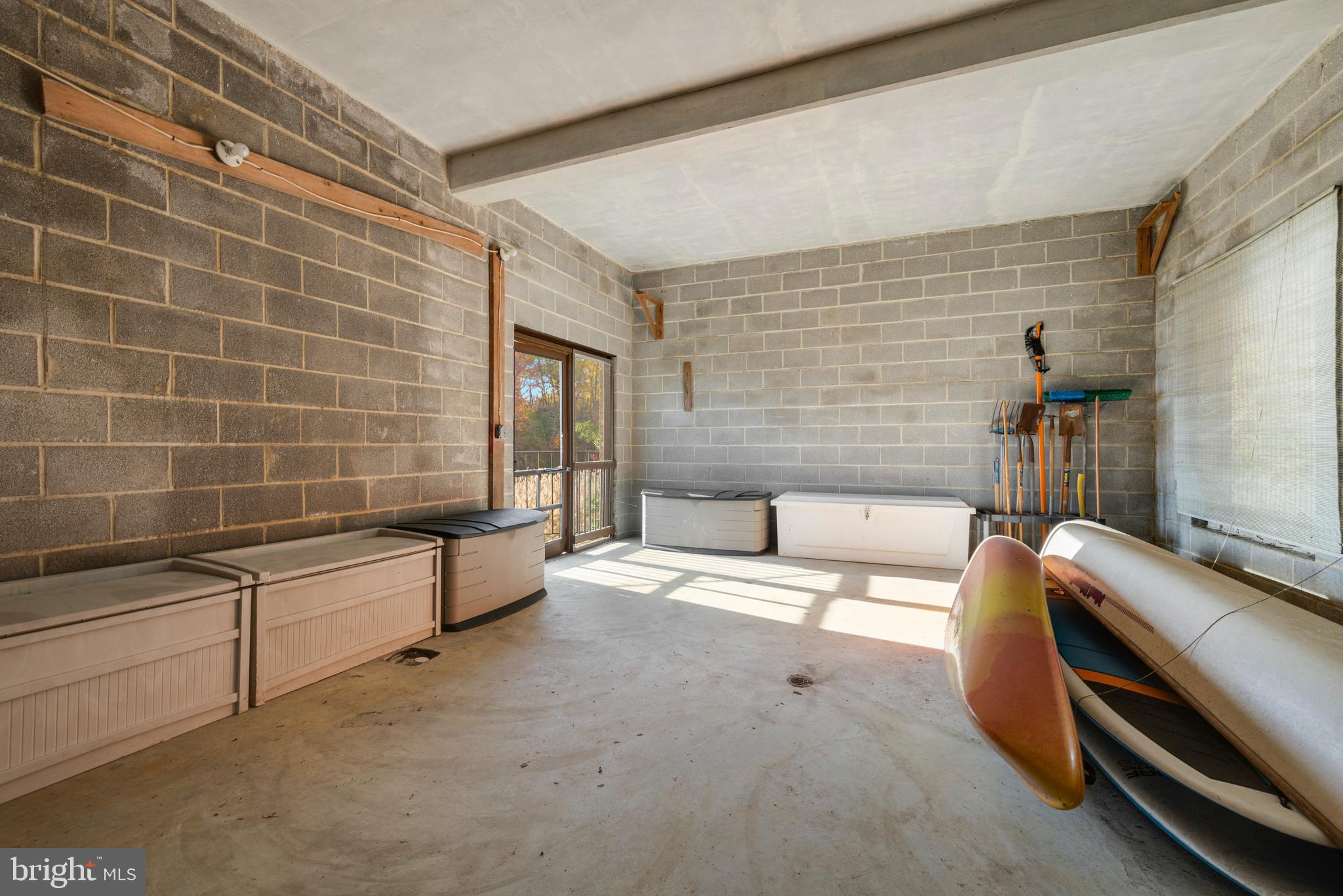 SHADOW POINT - Residential