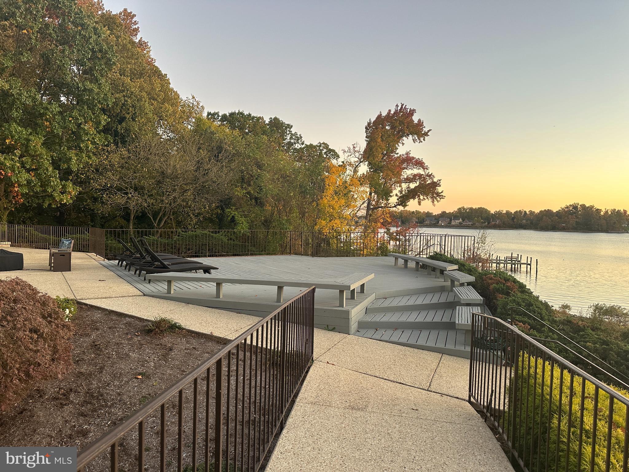 SHADOW POINT - Residential