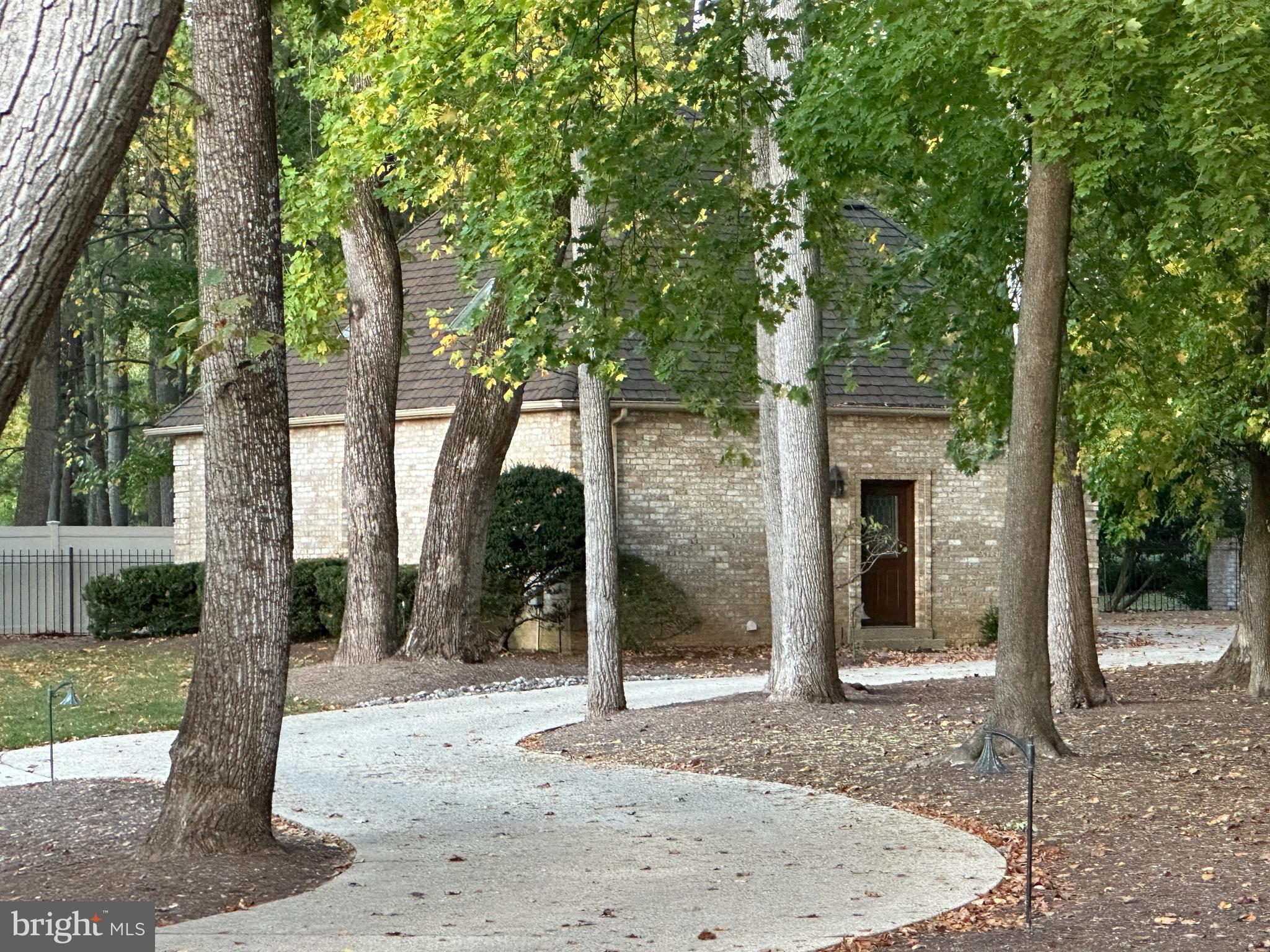 SHADOW POINT - Residential