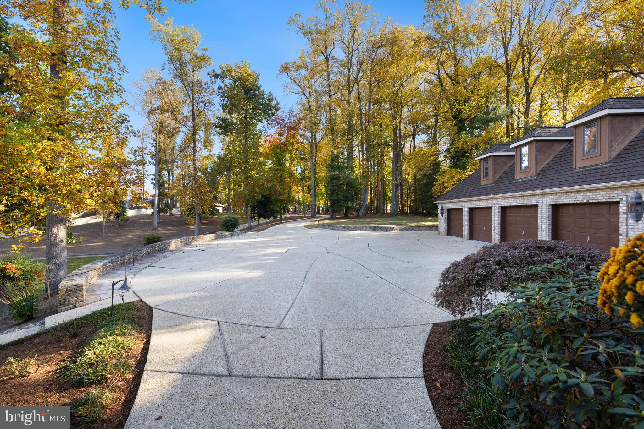 SHADOW POINT - Residential