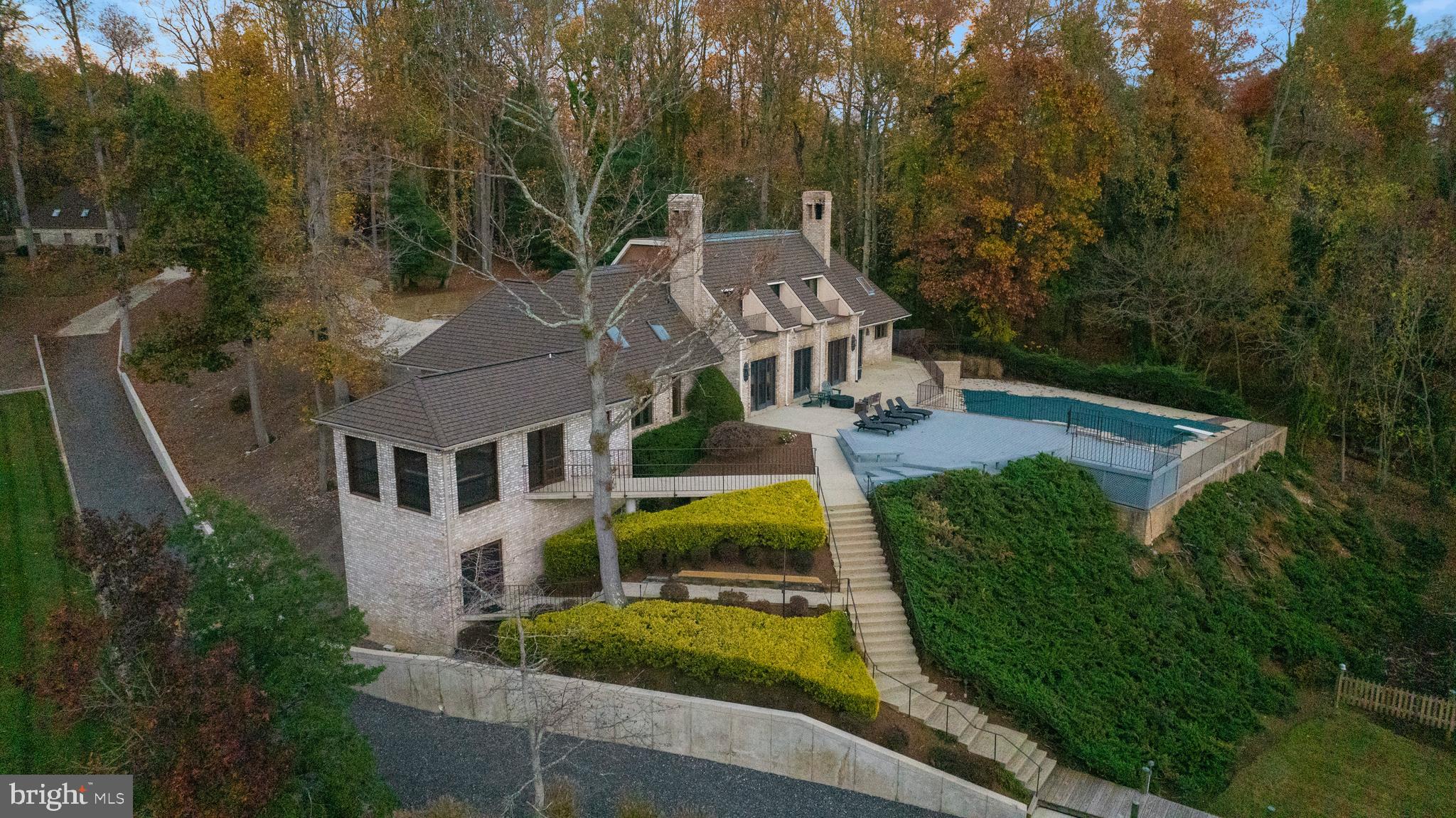 SHADOW POINT - Residential