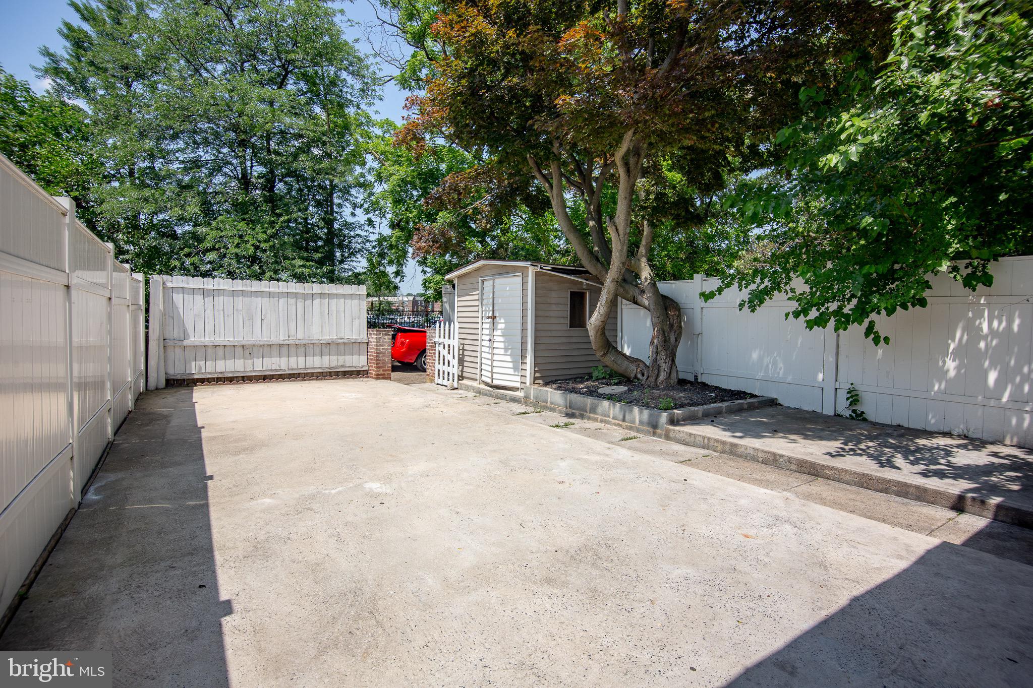 OXFORD CIRCLE - Residential