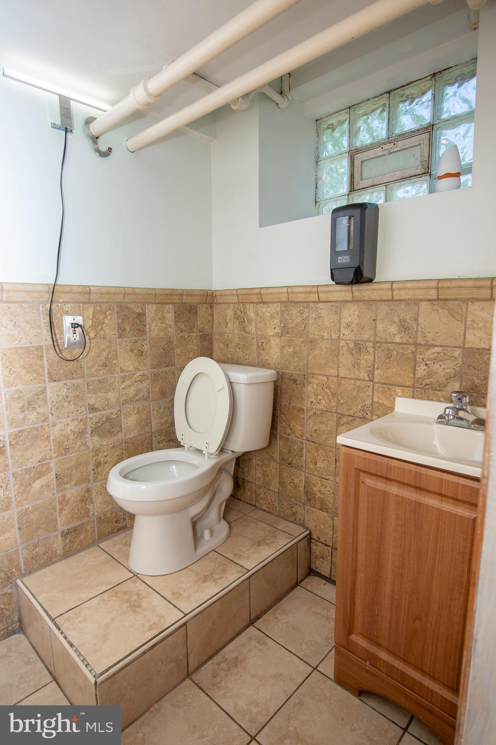 OXFORD CIRCLE - Residential