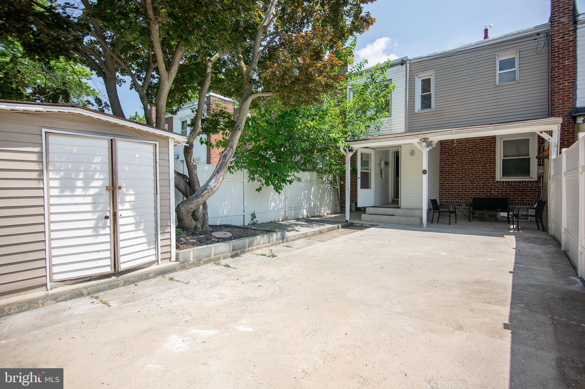 OXFORD CIRCLE - Residential