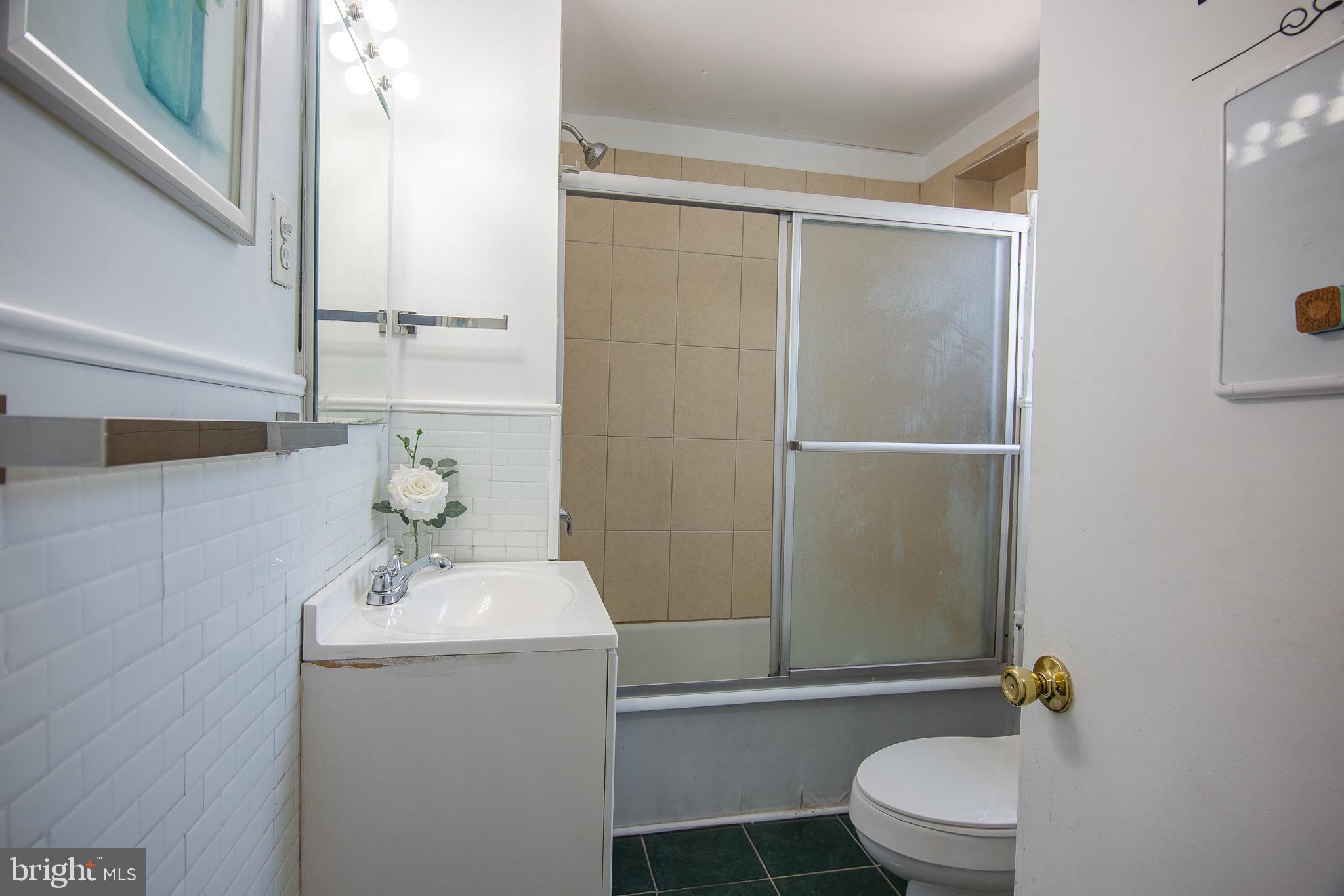 OXFORD CIRCLE - Residential