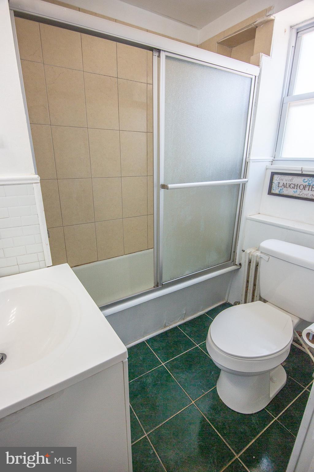 OXFORD CIRCLE - Residential