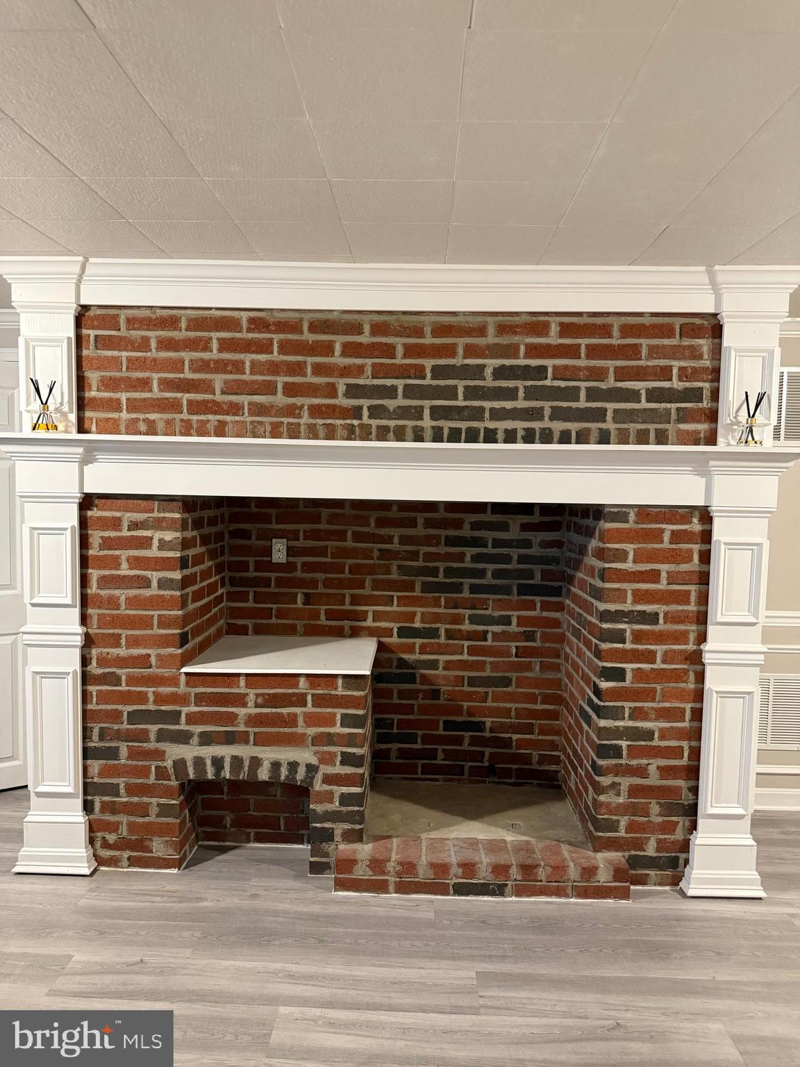 CRESTWOOD - Residential