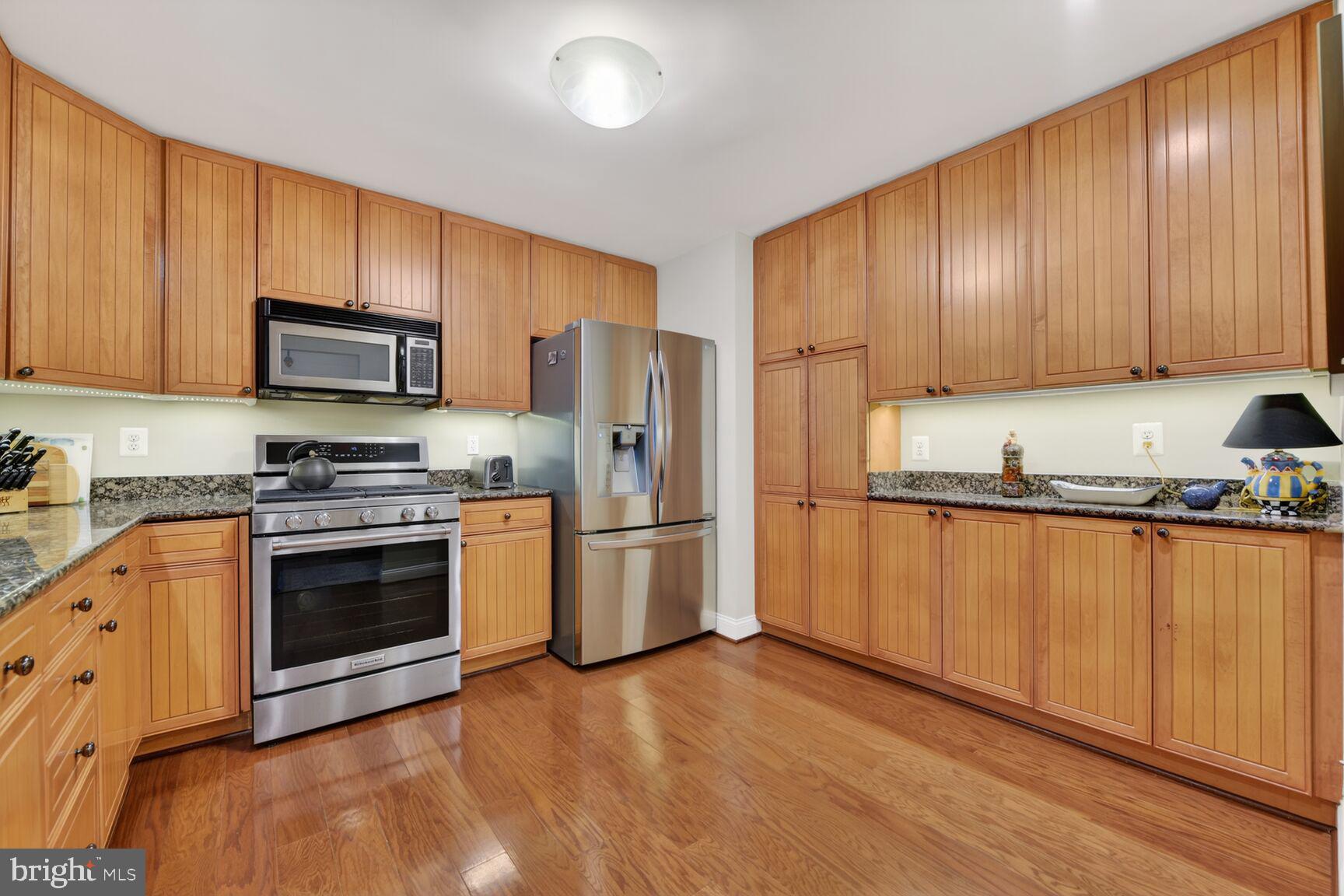 STRATFORD HOUSE - Residential