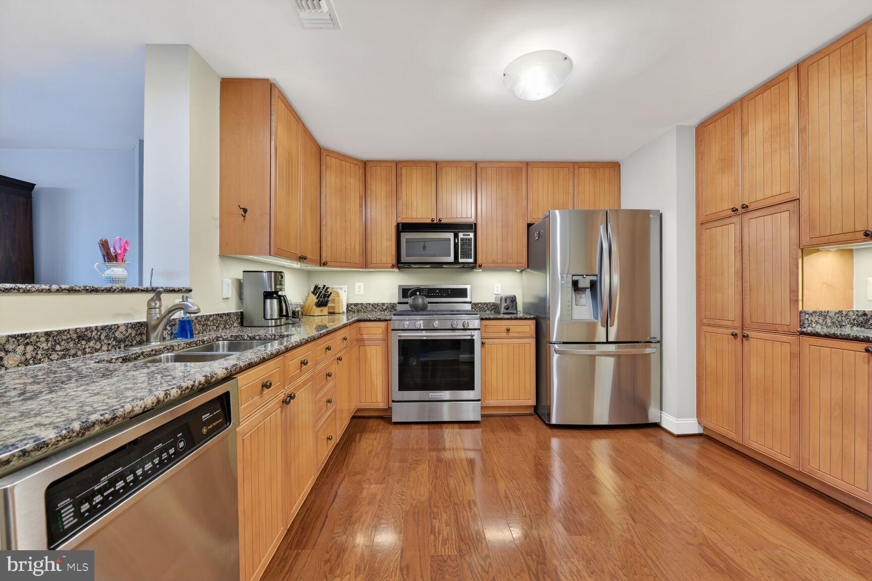 STRATFORD HOUSE - Residential