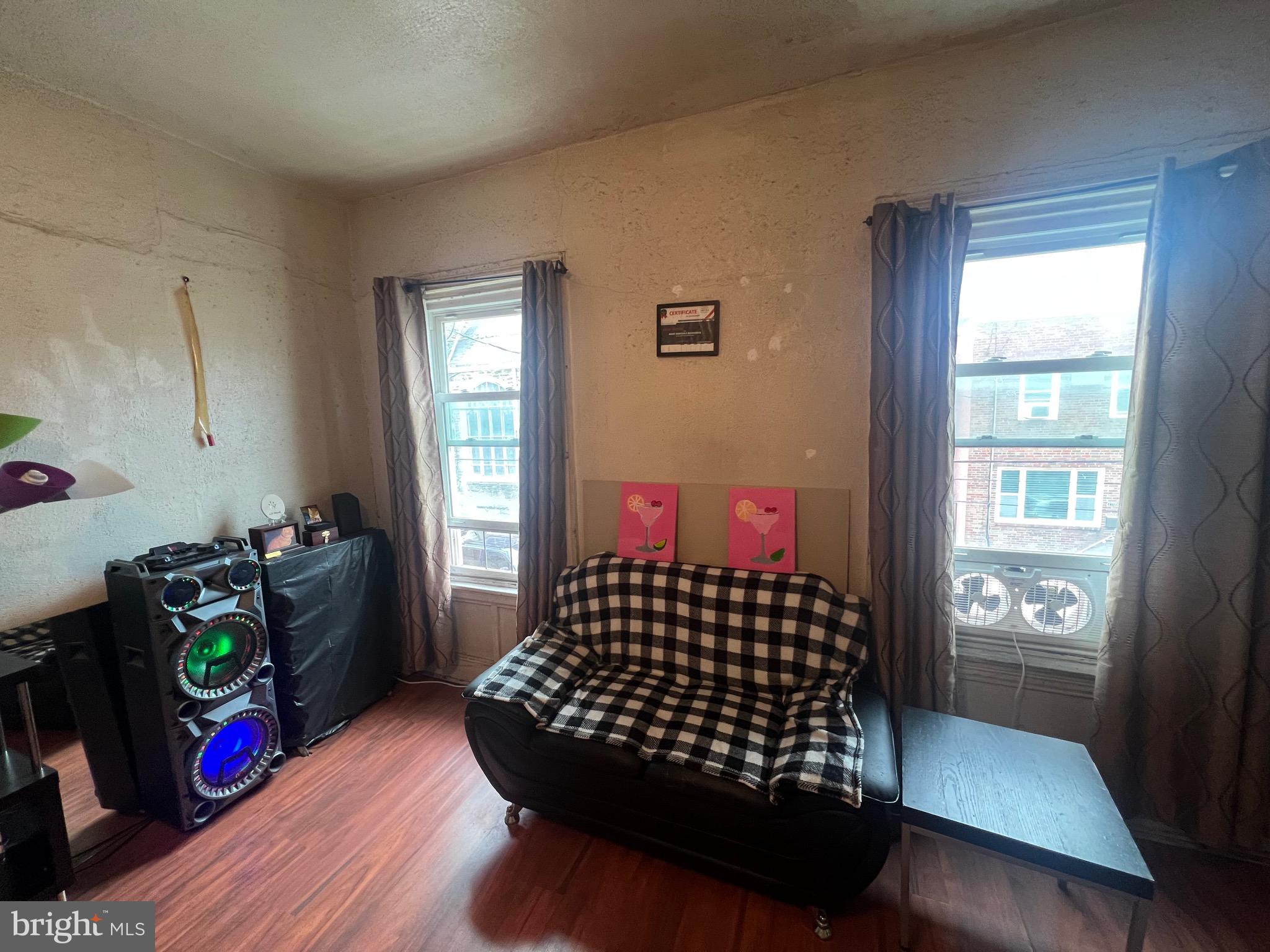 POINT BREEZE - Residential Income