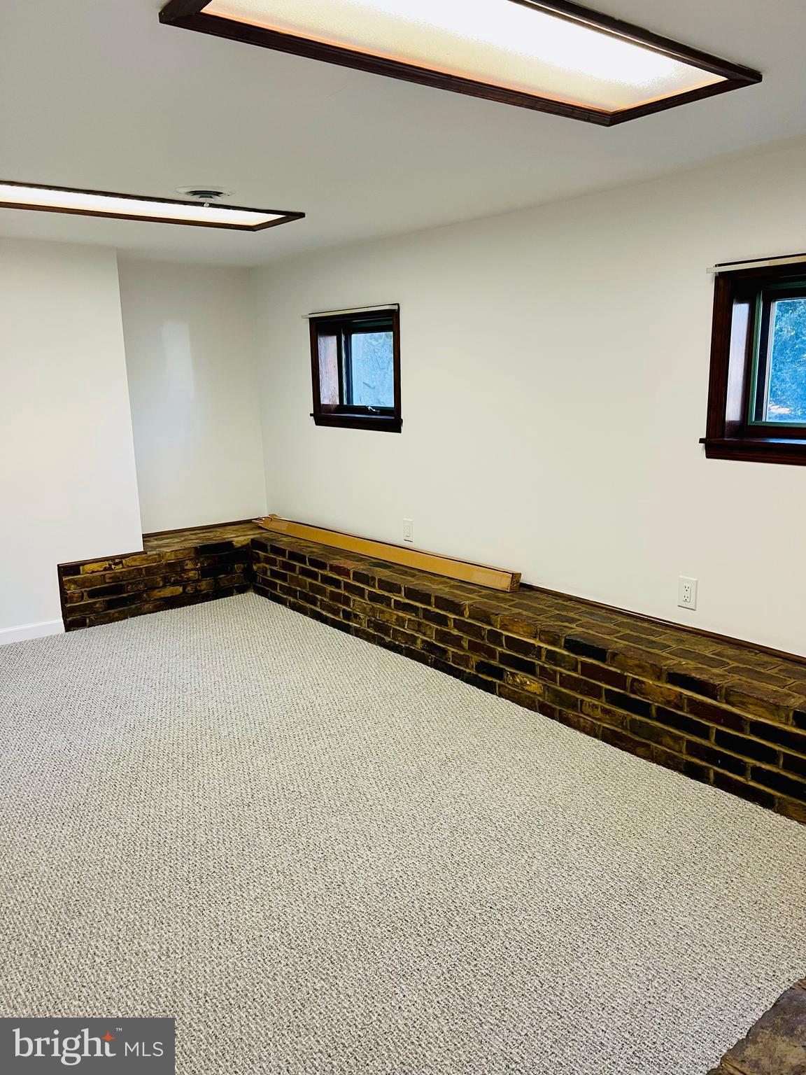 WHITE OAK - Residential Lease