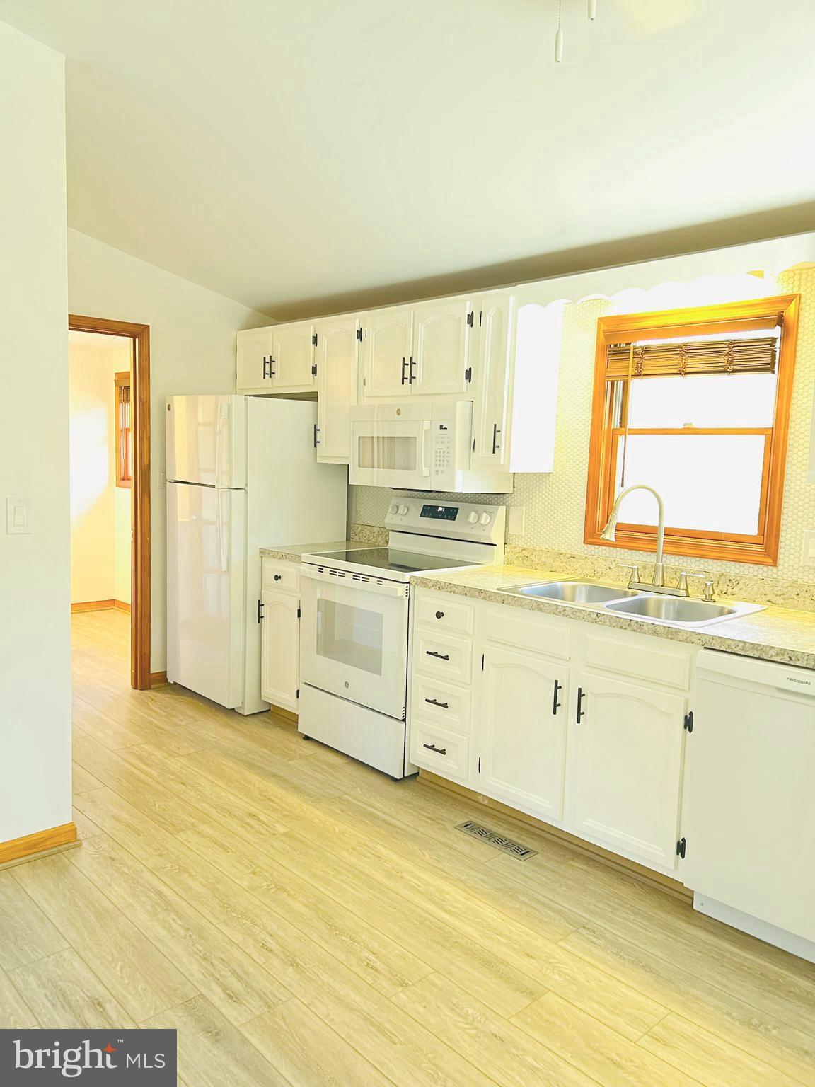 WHITE OAK - Residential Lease