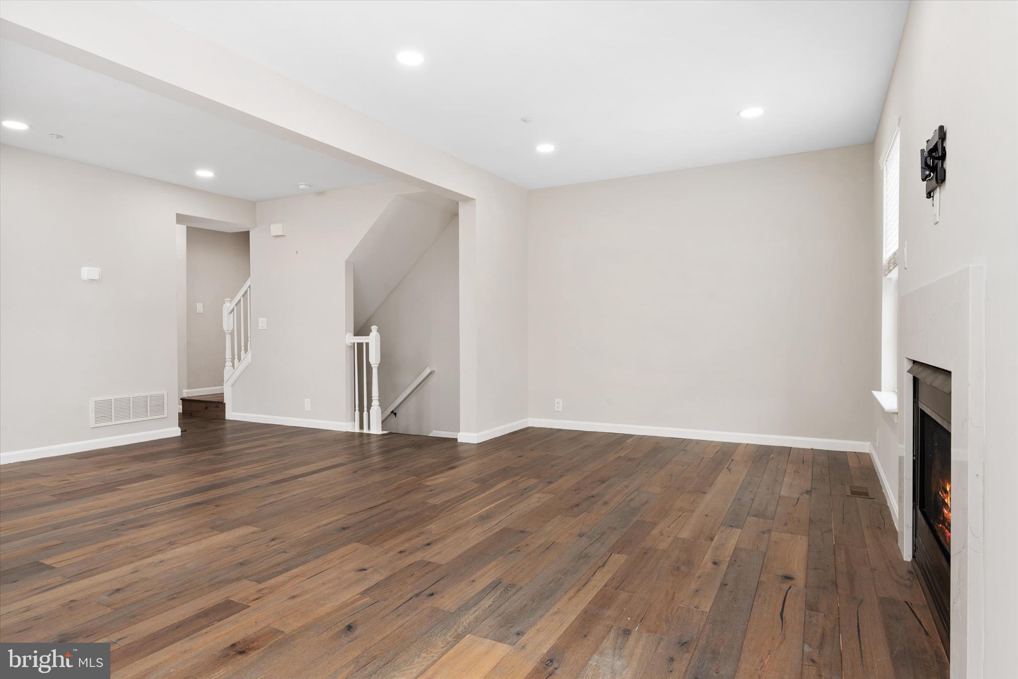 SEVEN OAKS - Residential