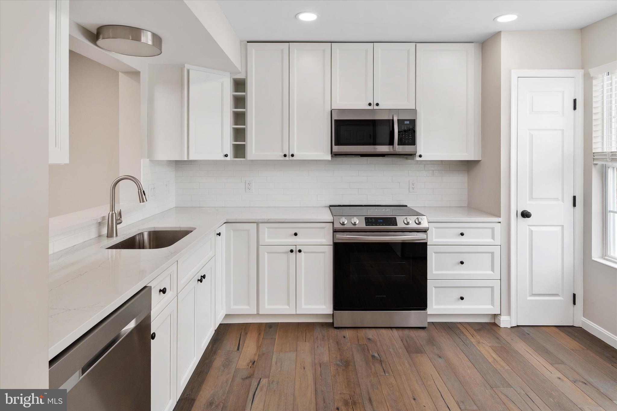 1711 GLEBE CREEK WAY