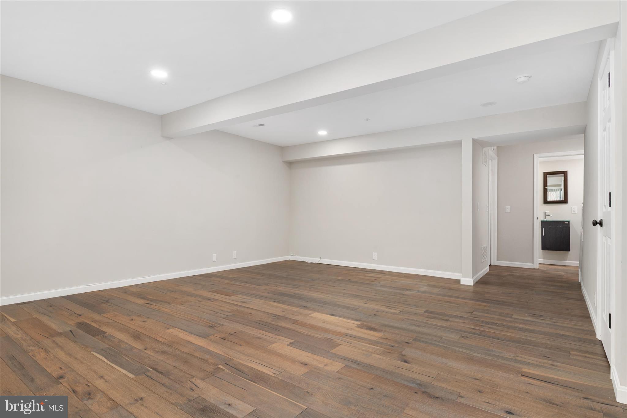 SEVEN OAKS - Residential