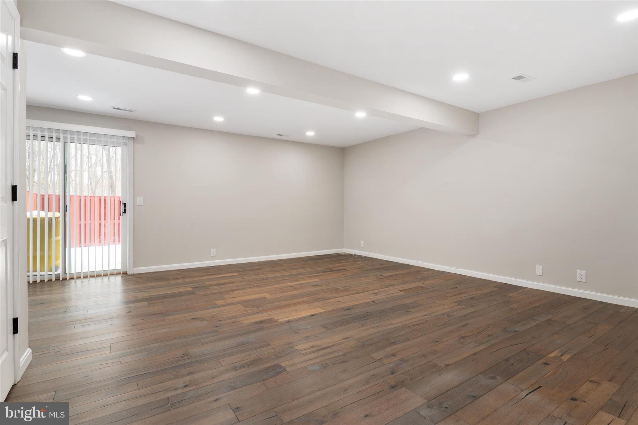 SEVEN OAKS - Residential