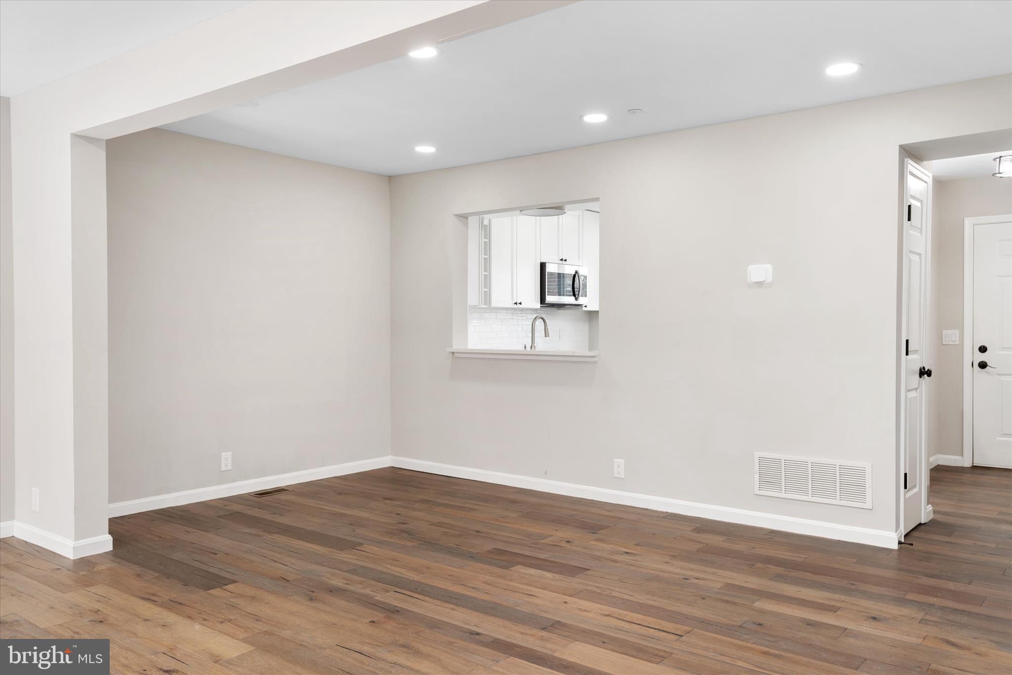 SEVEN OAKS - Residential