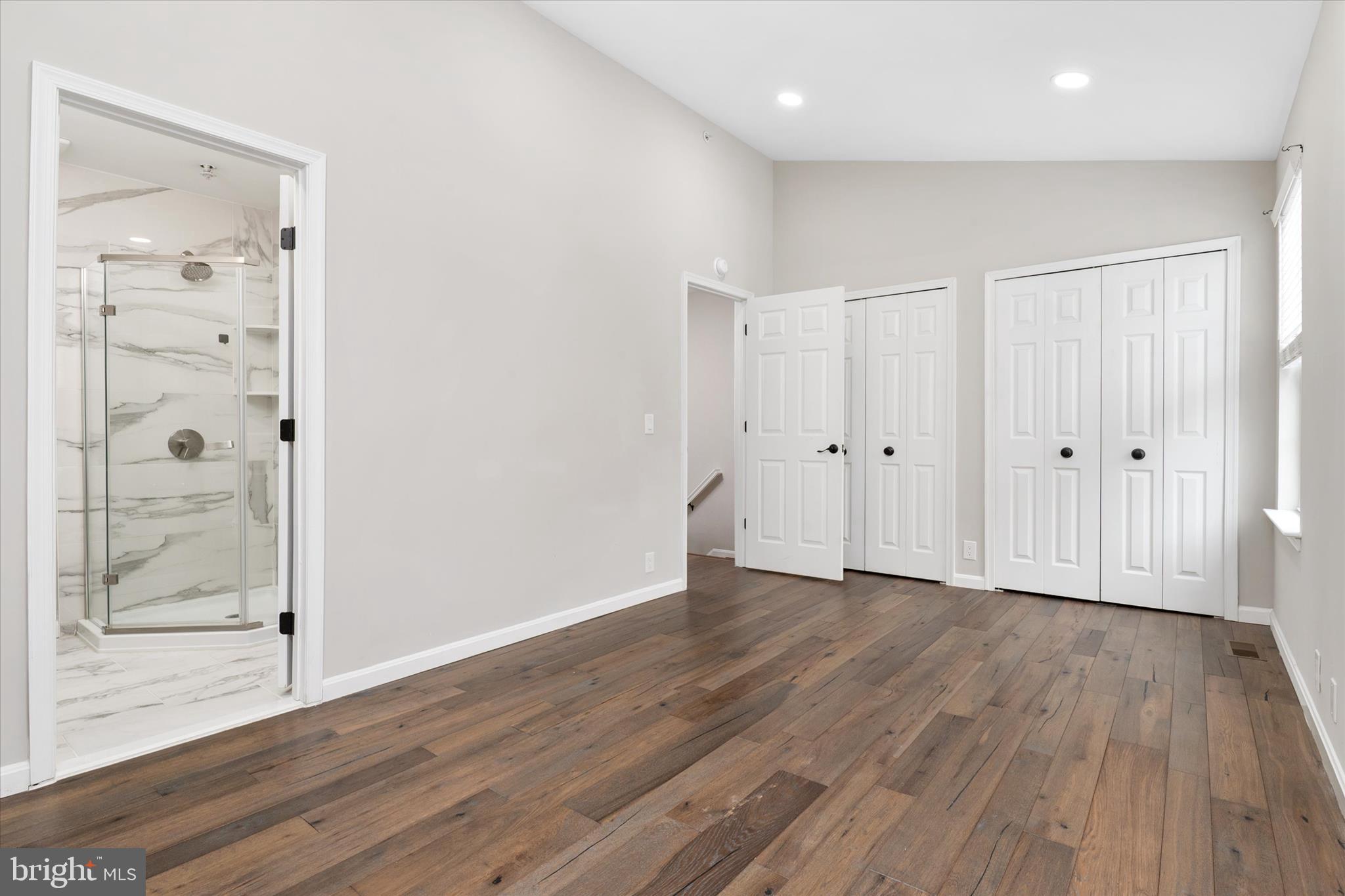 SEVEN OAKS - Residential