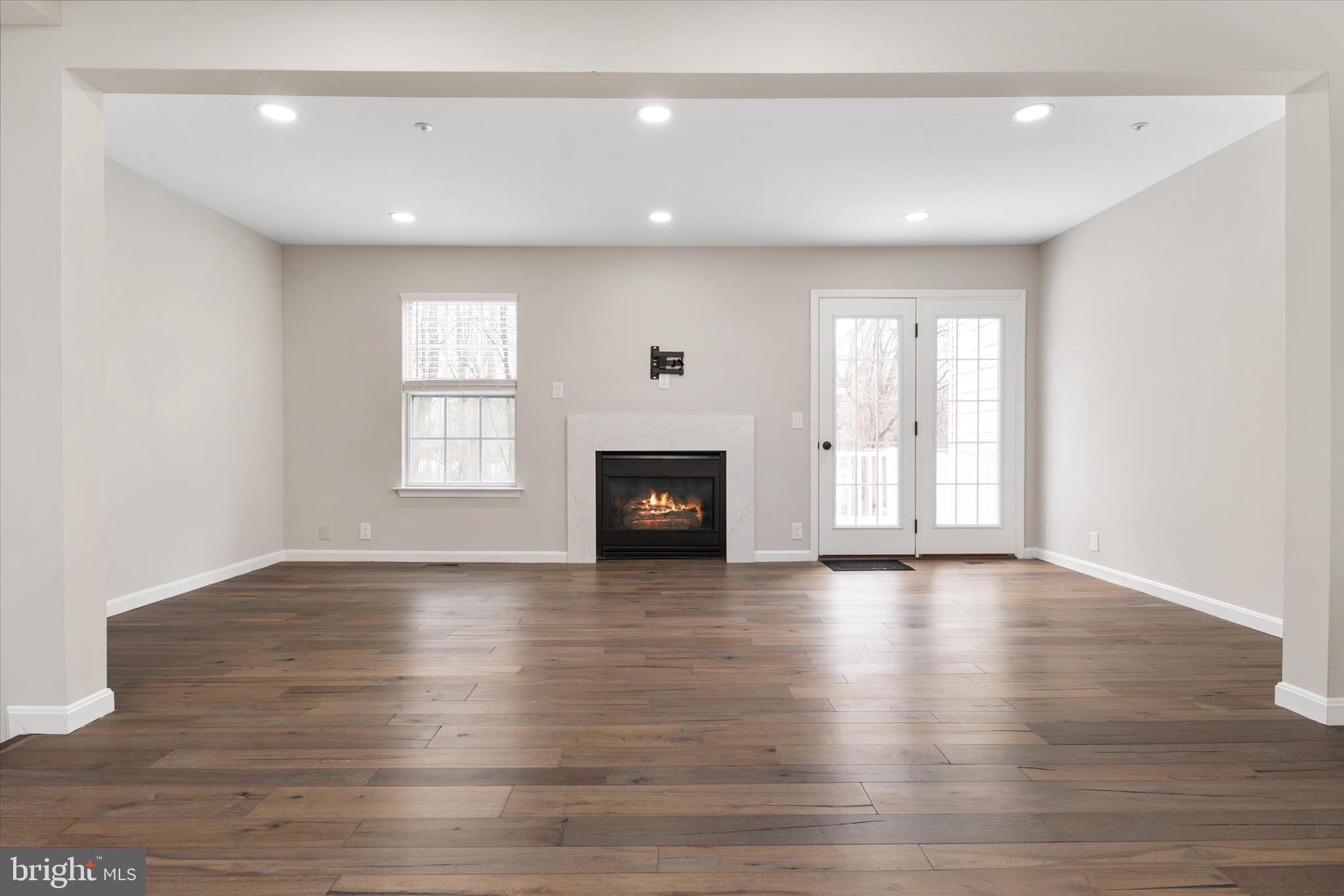 SEVEN OAKS - Residential