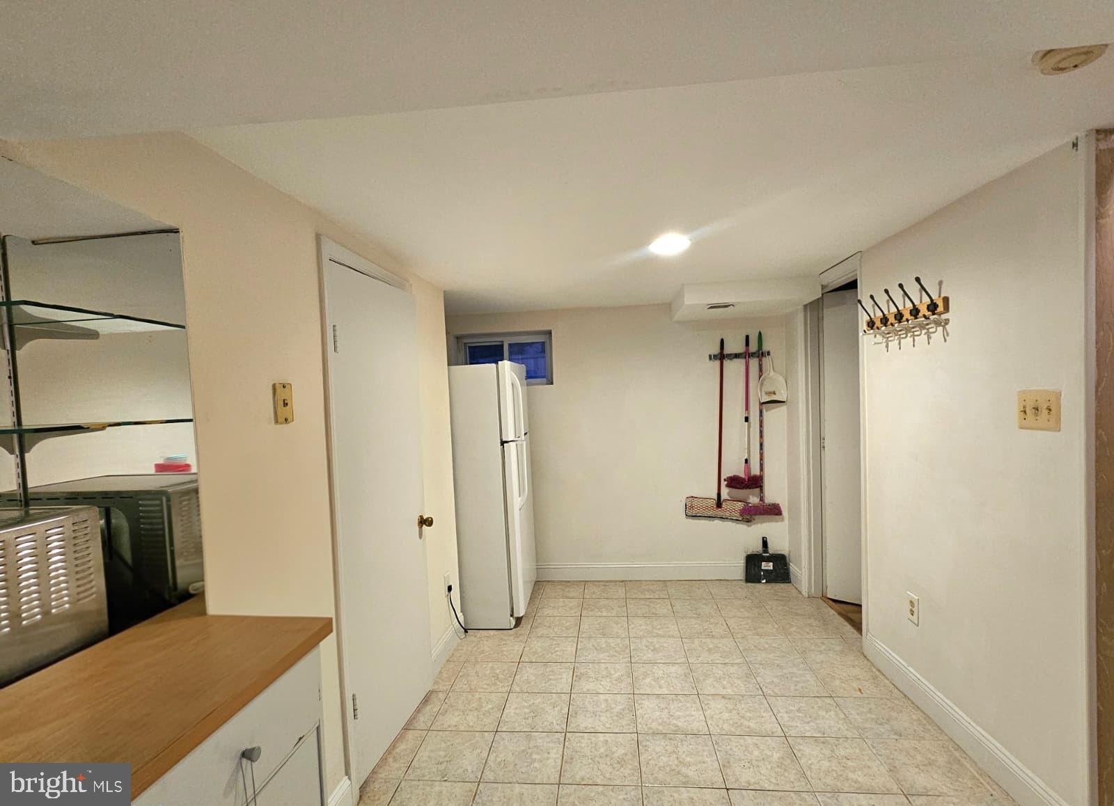 BROYHILL PARK - Residential Lease