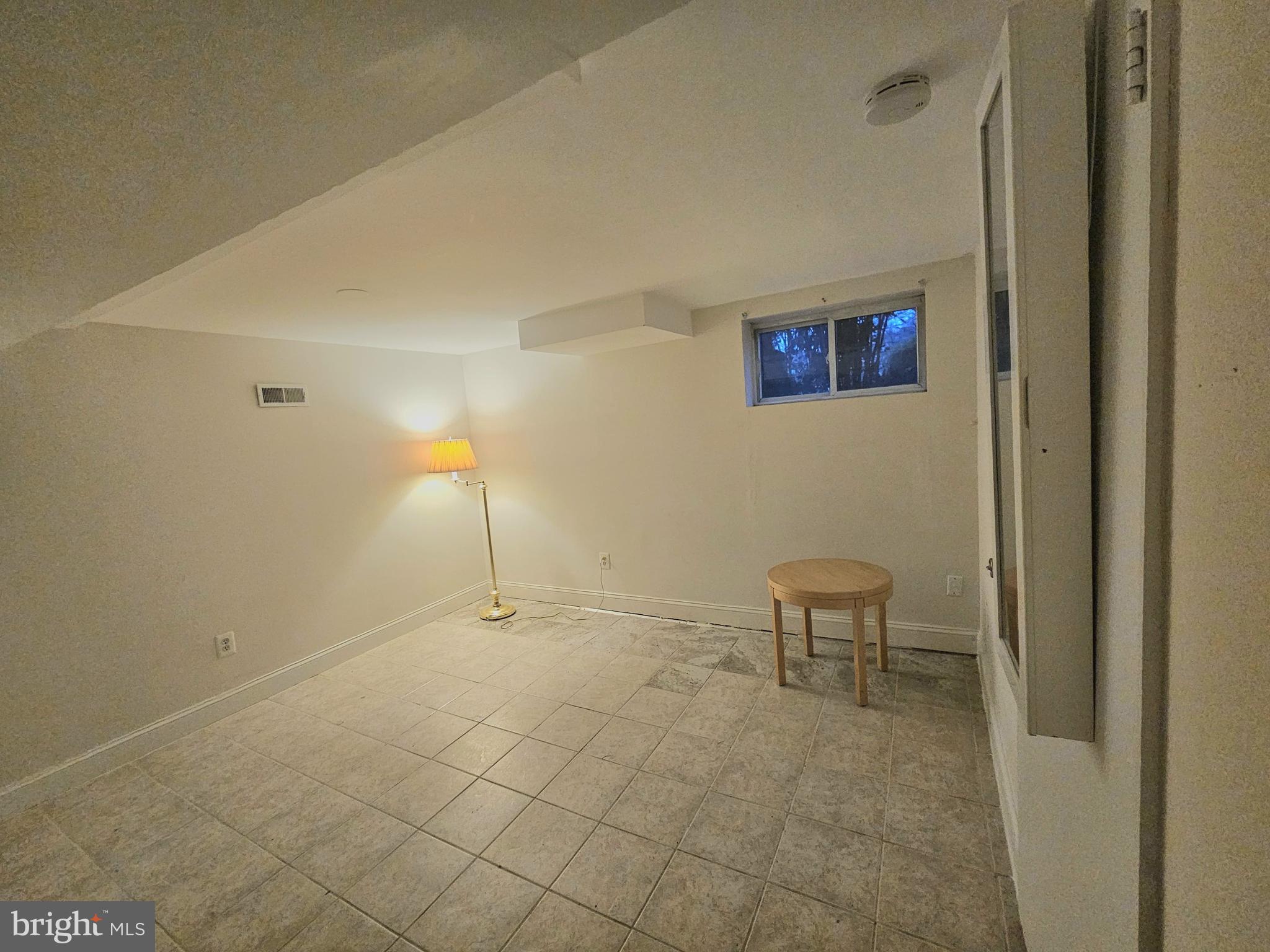 BROYHILL PARK - Residential Lease