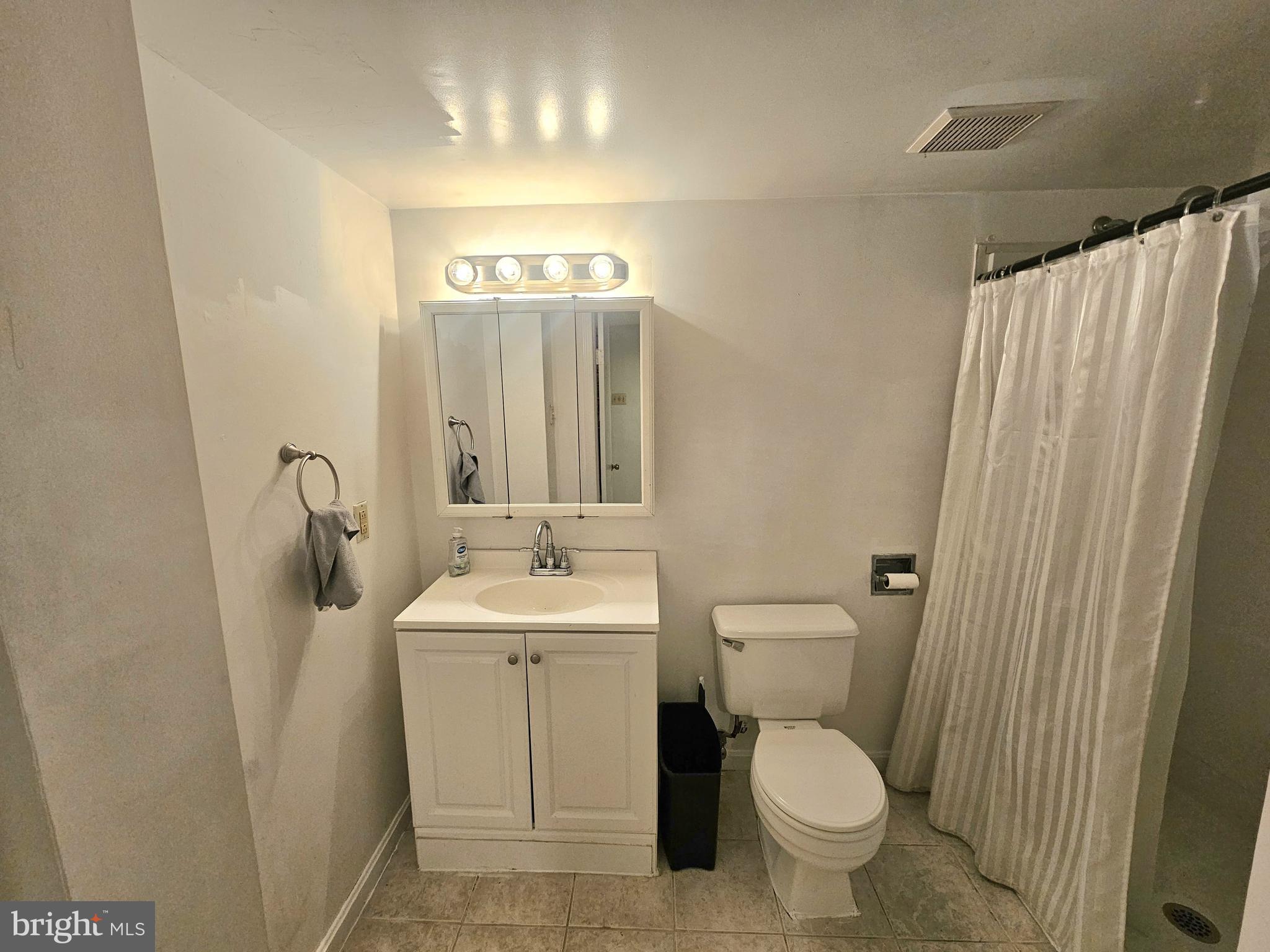 BROYHILL PARK - Residential Lease