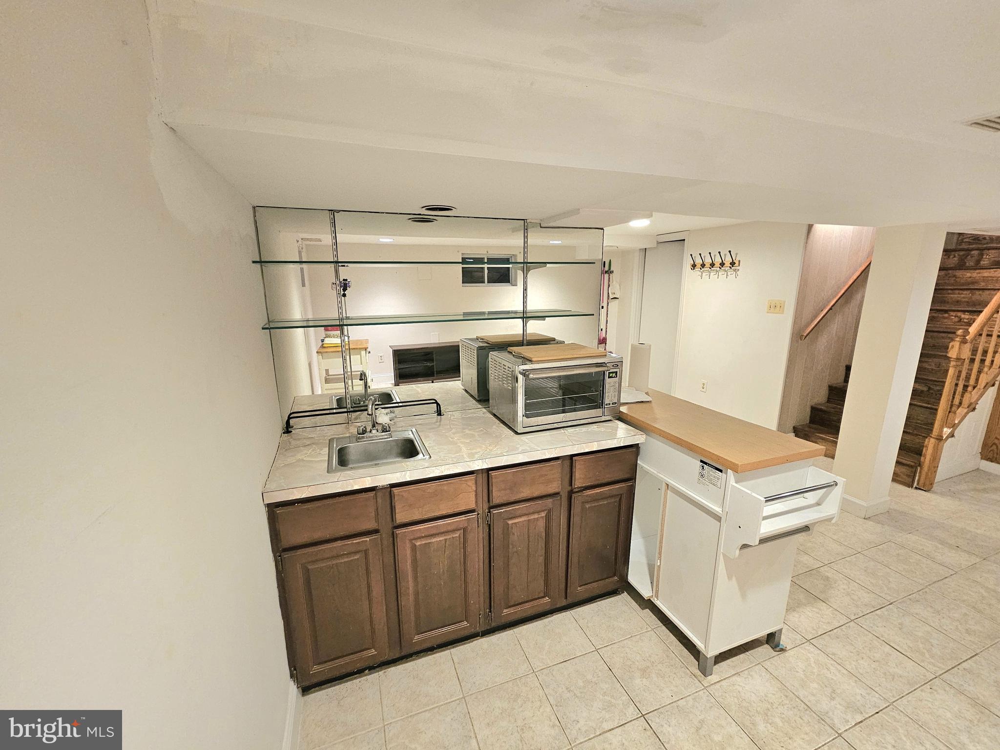 BROYHILL PARK - Residential Lease