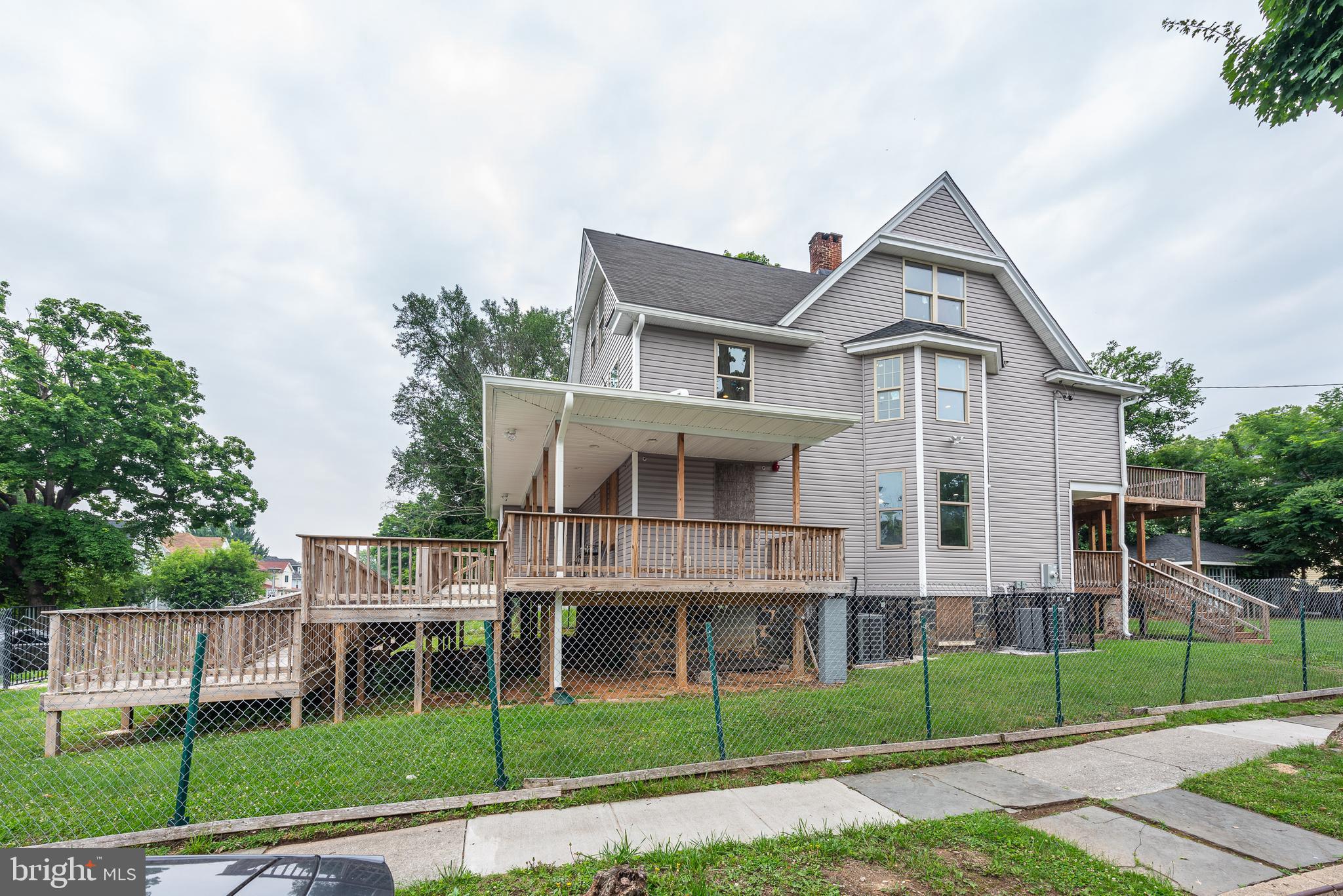 WINDSOR HILLS - Residential