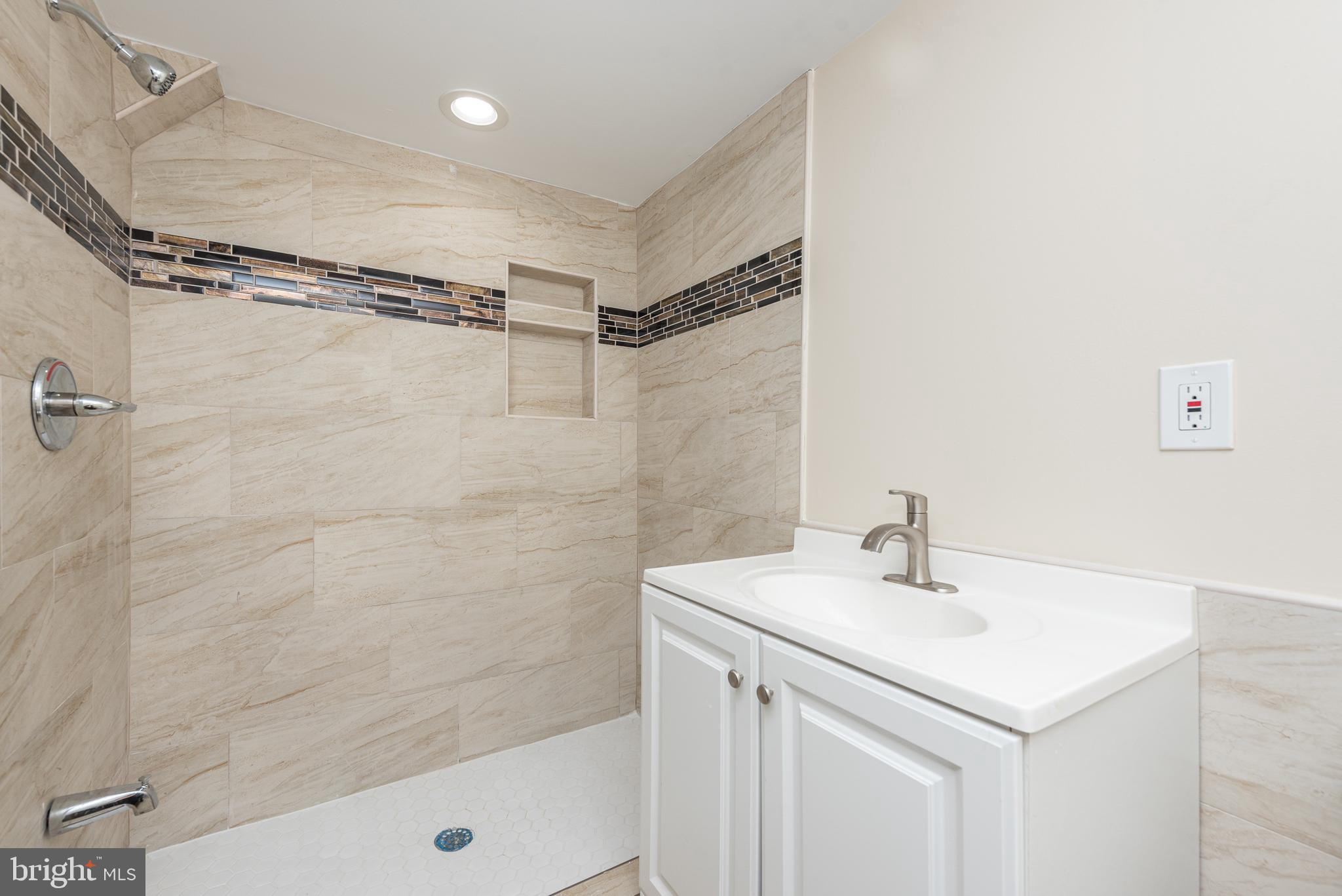 WINDSOR HILLS - Residential