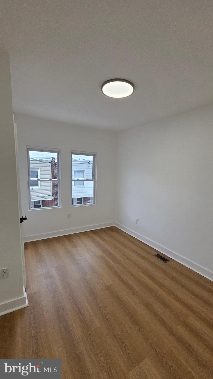 OXFORD CIRCLE - Residential