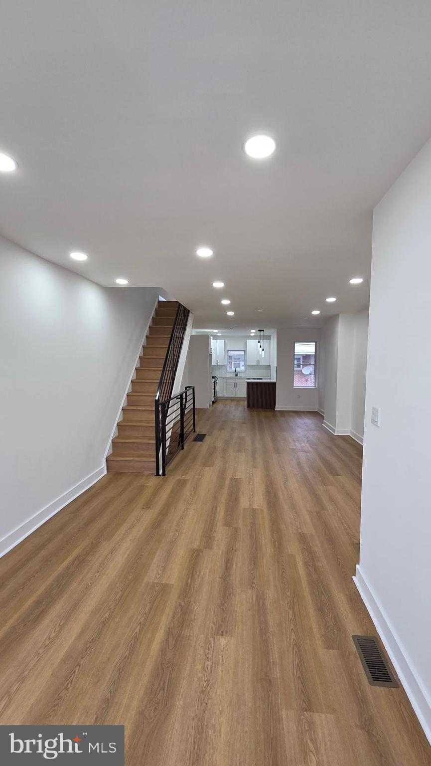 OXFORD CIRCLE - Residential