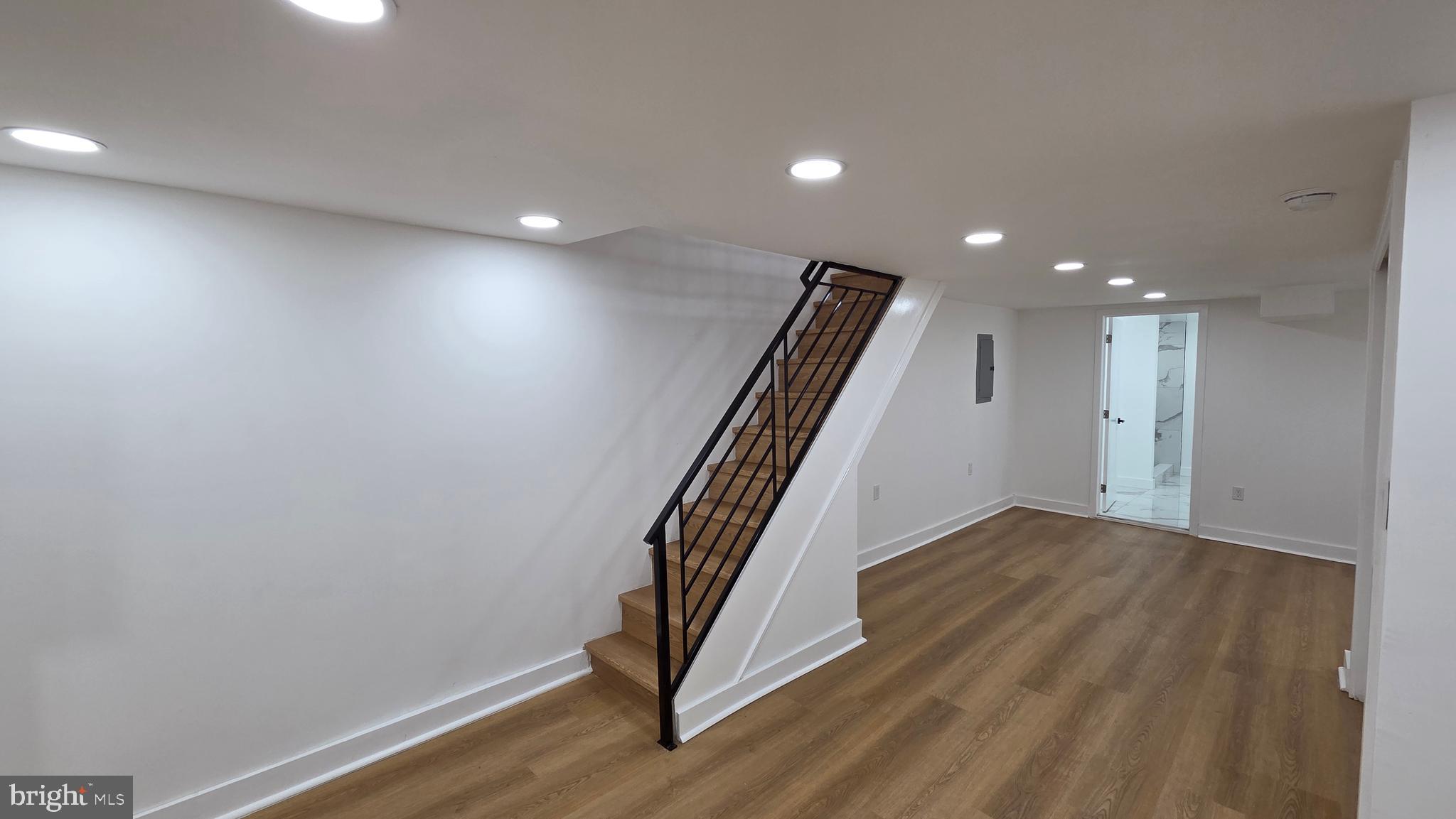 OXFORD CIRCLE - Residential