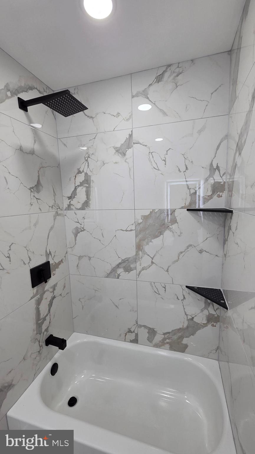 OXFORD CIRCLE - Residential