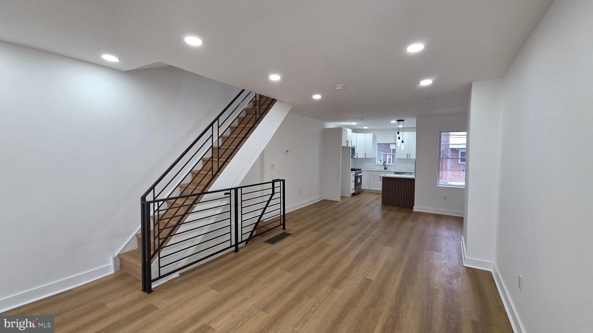 OXFORD CIRCLE - Residential