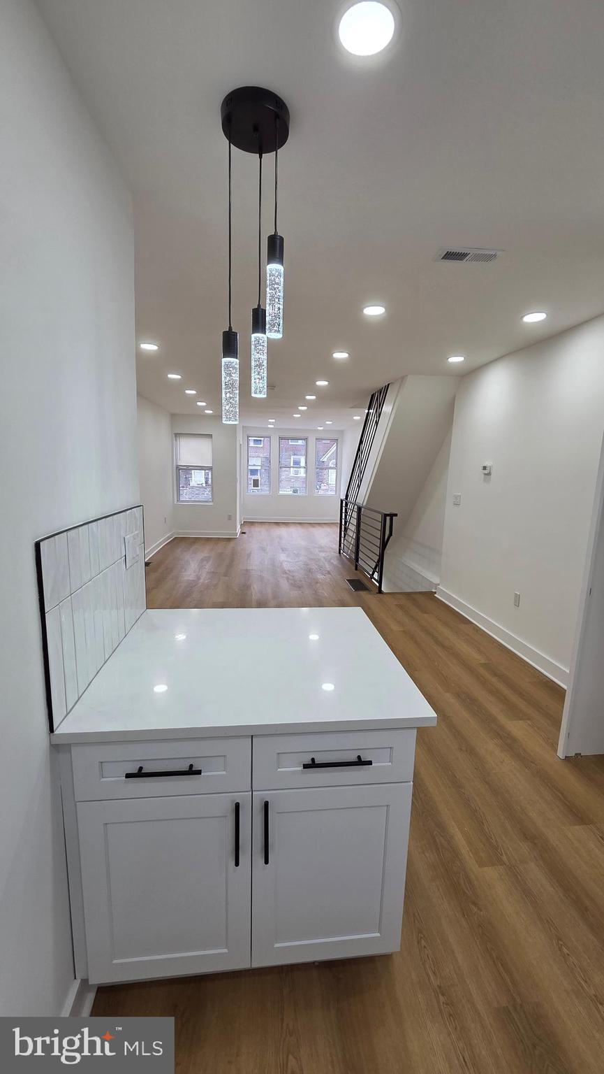 OXFORD CIRCLE - Residential