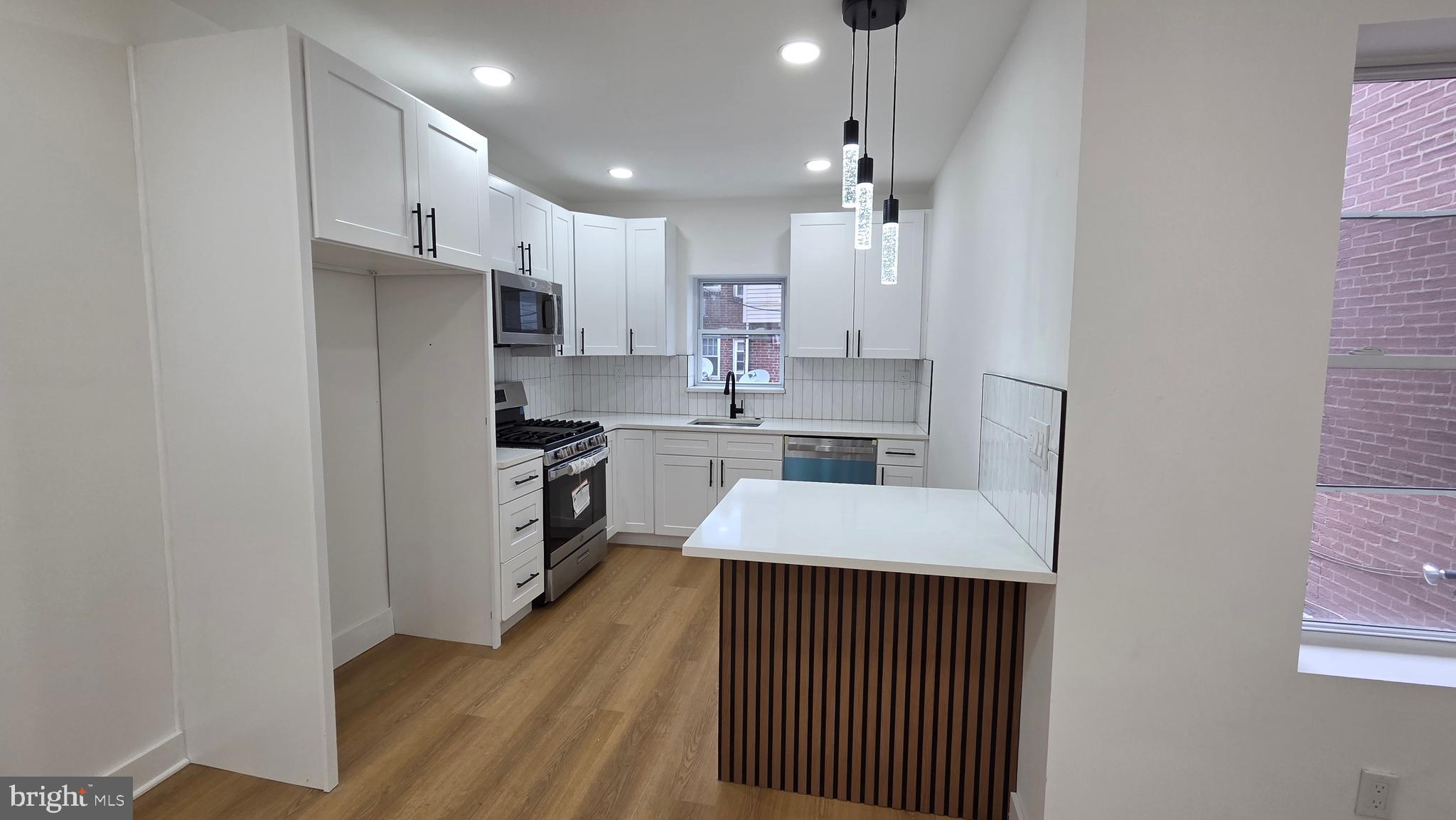 OXFORD CIRCLE - Residential