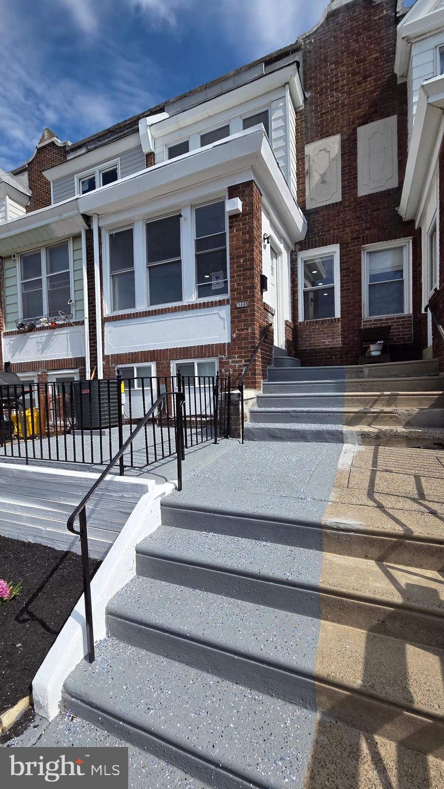 OXFORD CIRCLE - Residential