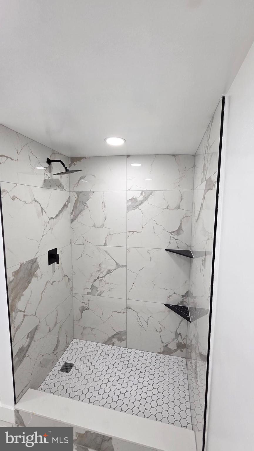 OXFORD CIRCLE - Residential