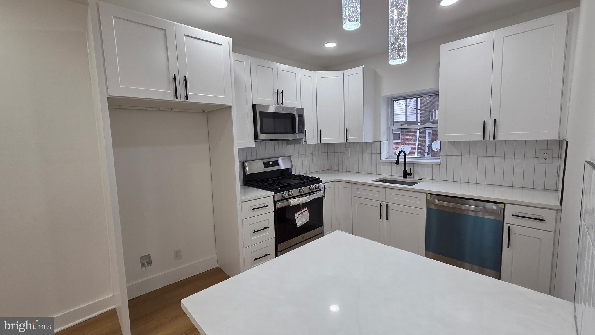 OXFORD CIRCLE - Residential