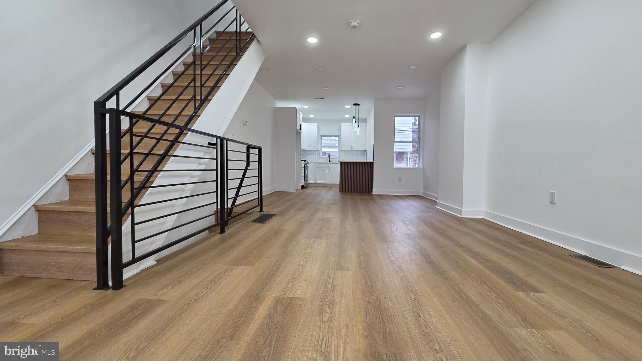 OXFORD CIRCLE - Residential