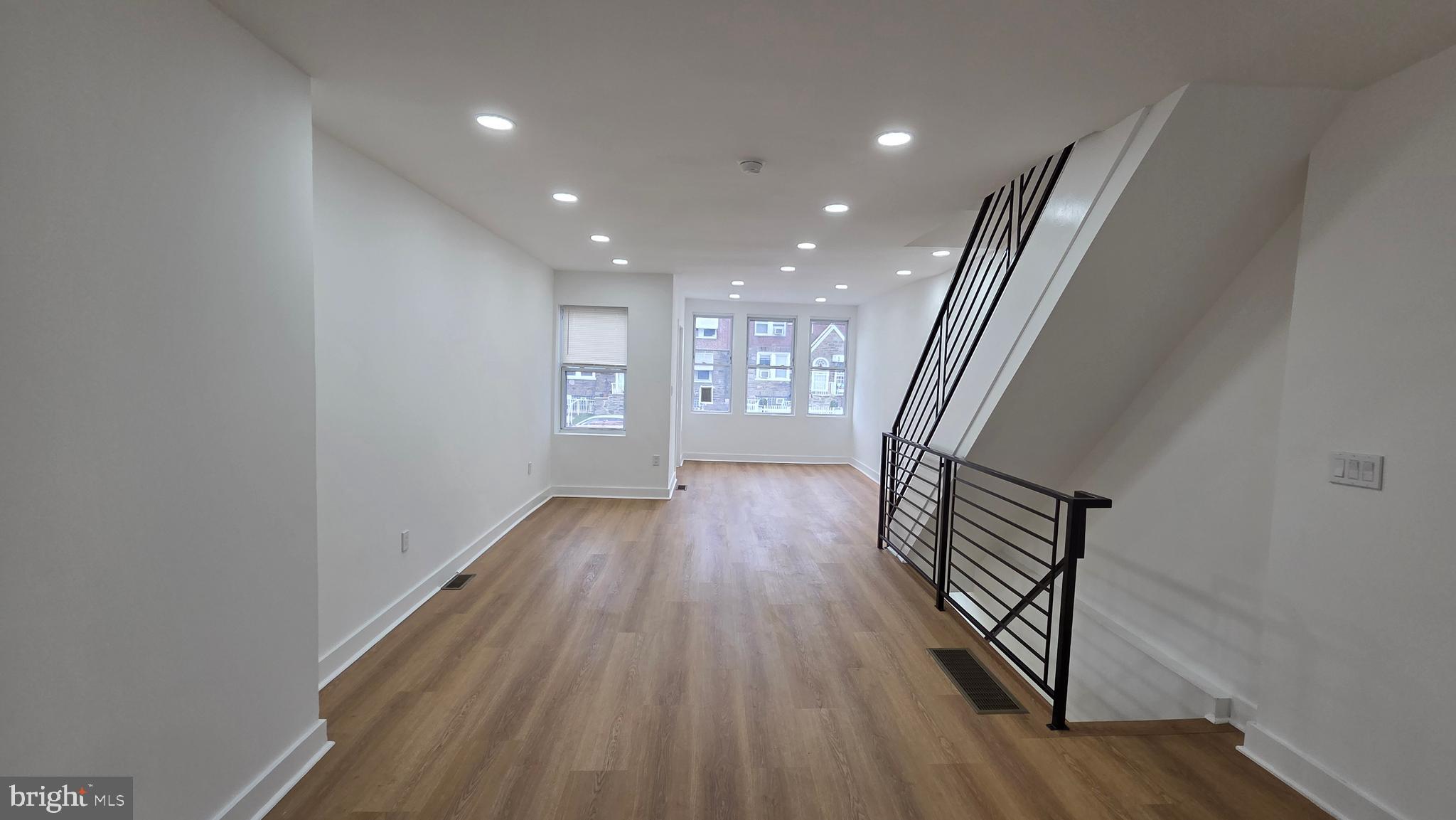 OXFORD CIRCLE - Residential