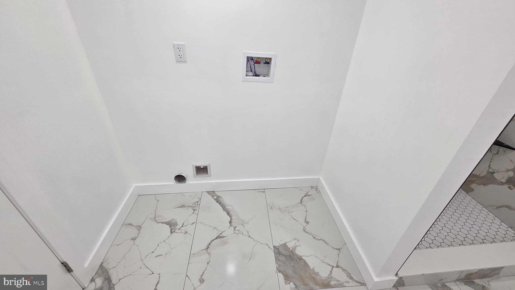 OXFORD CIRCLE - Residential