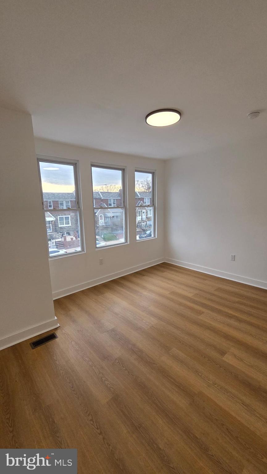 OXFORD CIRCLE - Residential