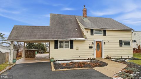 25 AUTUMN LANE LEVITTOWN PA 19055