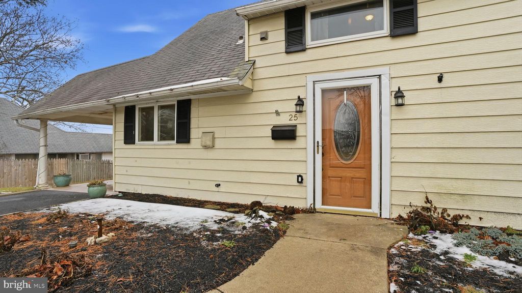 Photo of 25 Autumn Lane, LEVITTOWN, PA 19055 (MLS # PABU2111502)