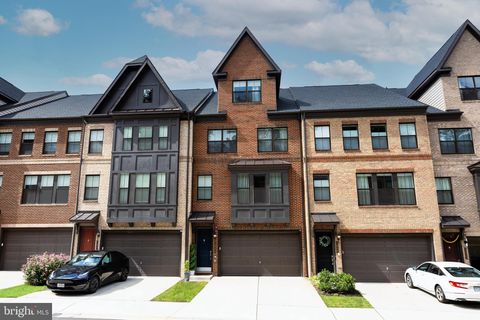 Townhouse For Sale - 3806 Rainier Drive<br/> FAIRFAX, VA 22033
